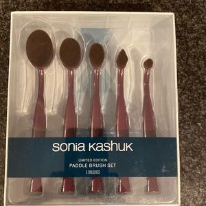 BRAND NEW in box Sonia Kashuk Paddke Brush set.
